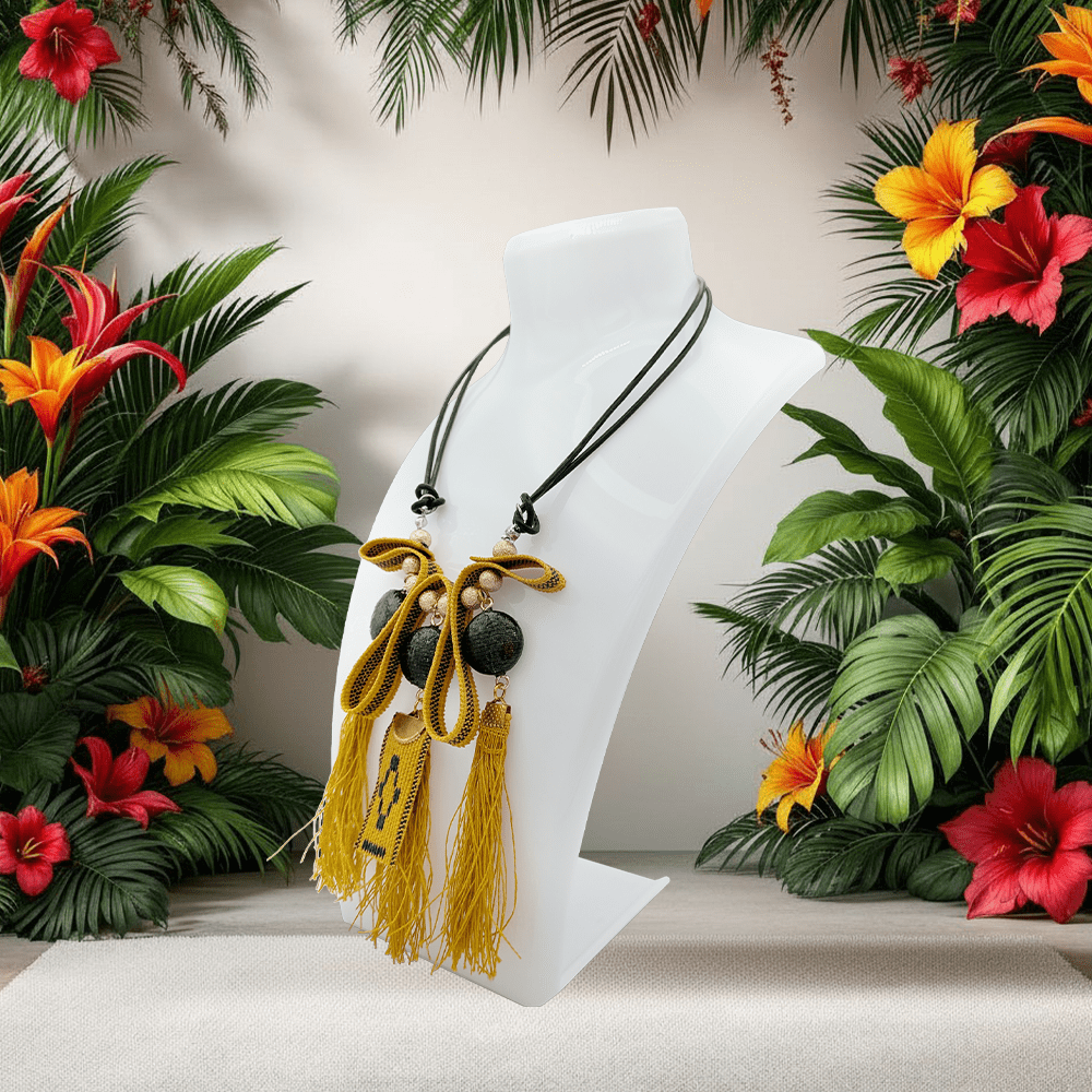 沖縄の伝統工芸「読谷山花織」を使ったネックレス